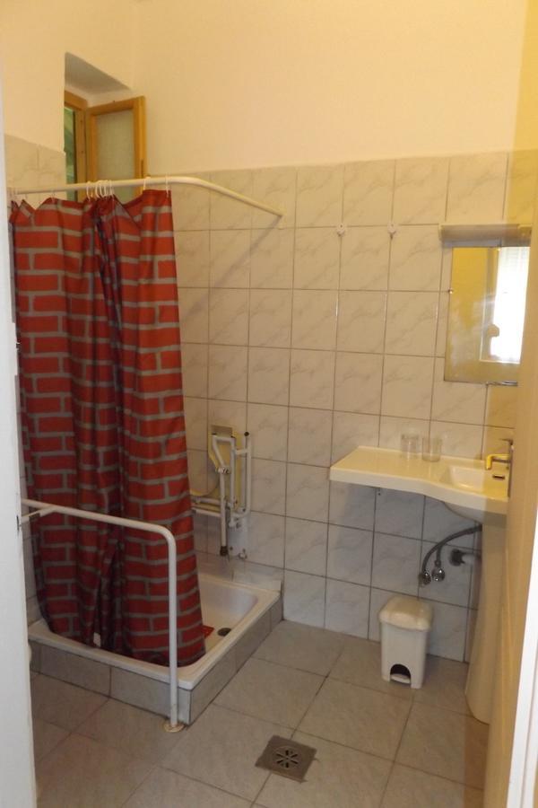 Opusztaszeri Mozes Vendeghaz Hotell Exteriör bild